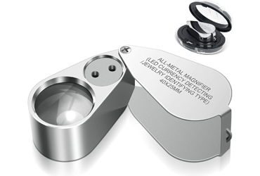 jewellers-loupe-for-surface-inspection-on-sports-cards A jewellers Loupe for sports cards inspection