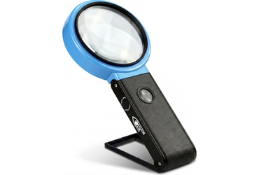 magnify-glass-for-sports-cards-inspections A magnify glass for sports cards inspections